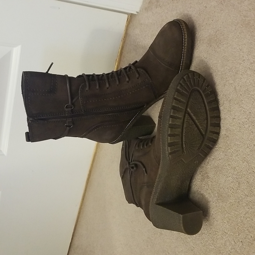 Boots 🧡💛 - Picture 3 of 5